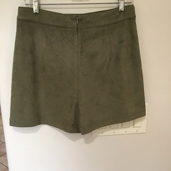 Altar’d State Skorts. Size Med👩🎤 - Picture 3 of 9